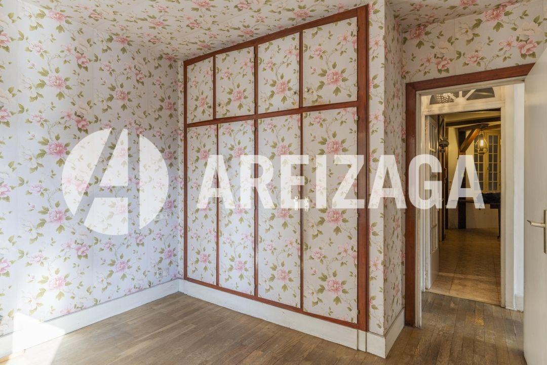 Flat for Sale in San Sebastián