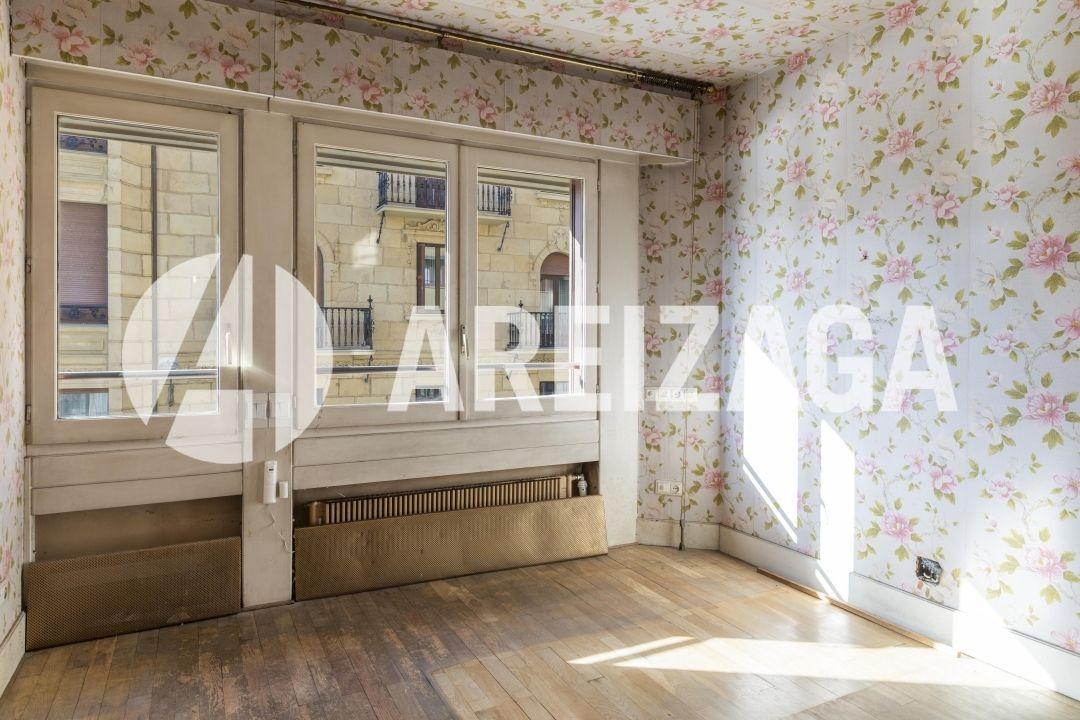 Flat for Sale in San Sebastián