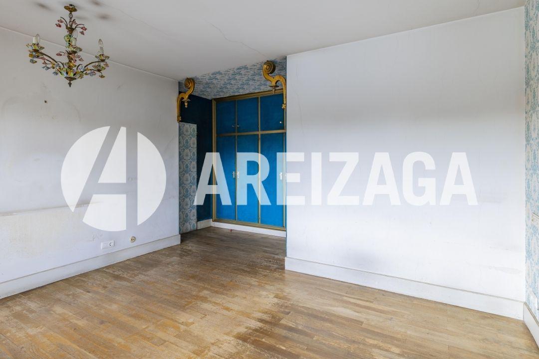 Flat for Sale in San Sebastián