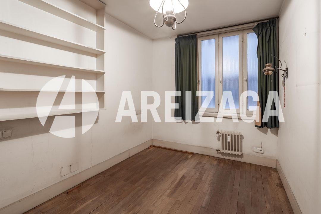 Flat for Sale in San Sebastián