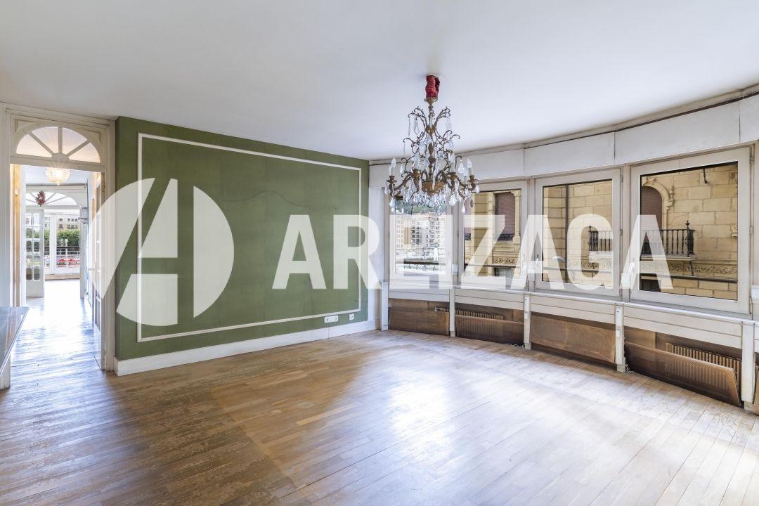 Flat for Sale in San Sebastián