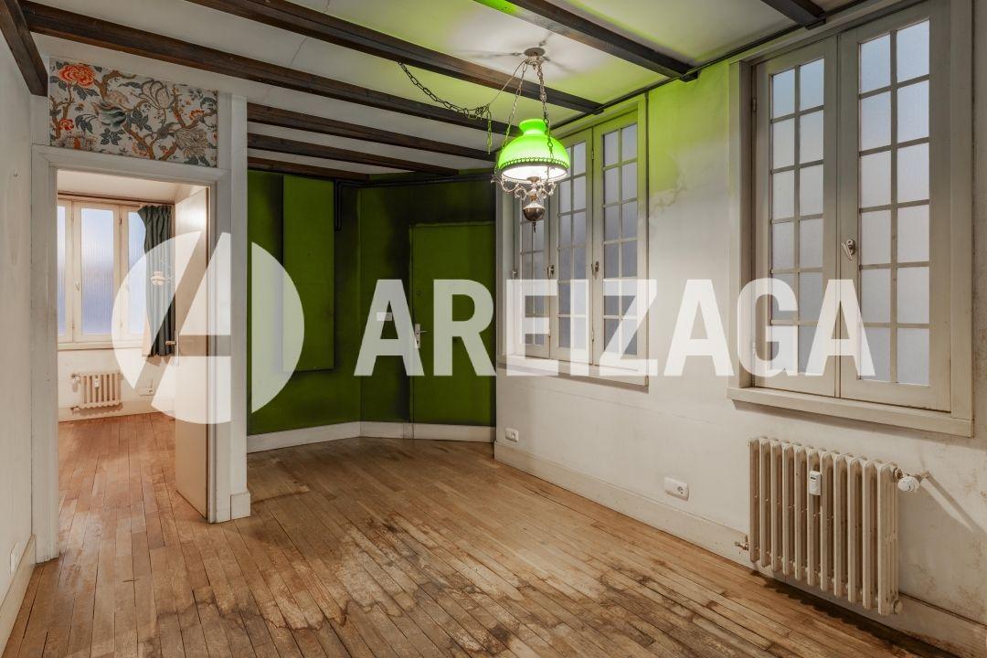 Flat for Sale in San Sebastián