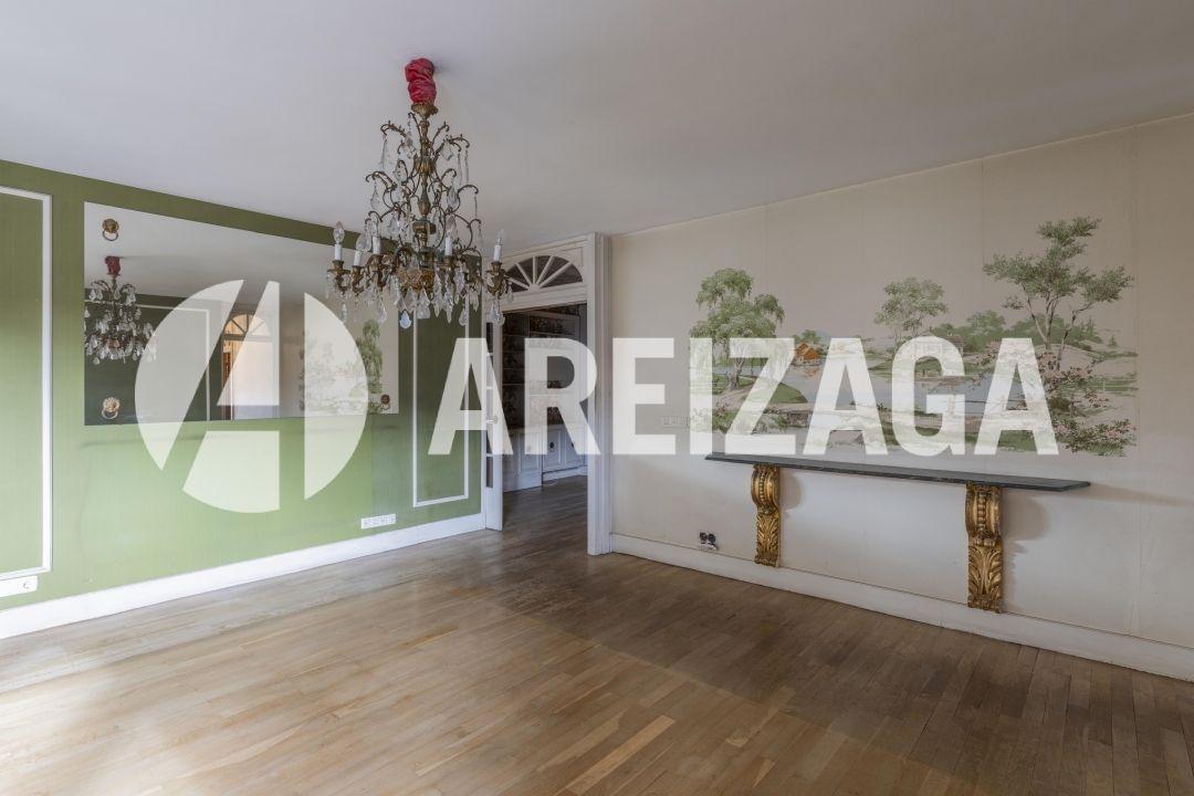 Flat for Sale in San Sebastián