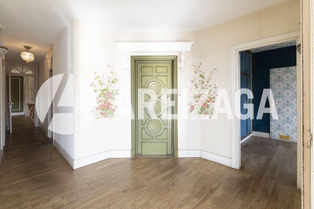 Flat for Sale in San Sebastián