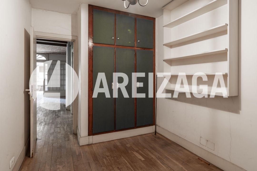 Flat for Sale in San Sebastián