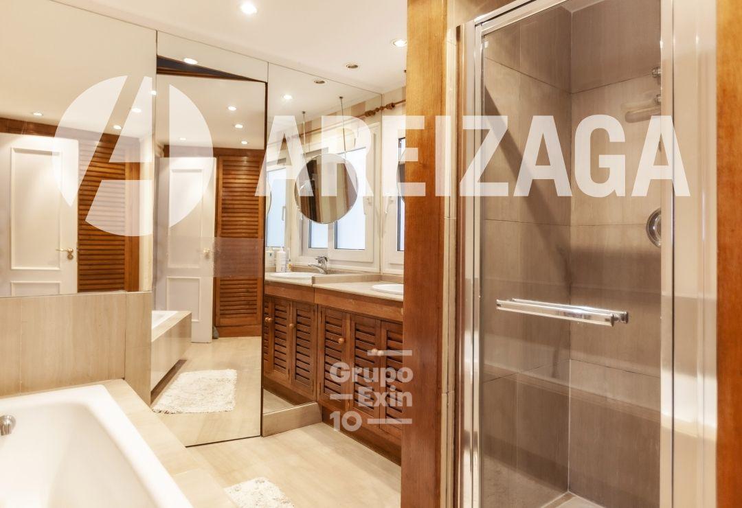 Flat for Sale in San Sebastián