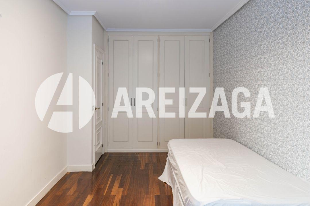 Flat for Sale in San Sebastián