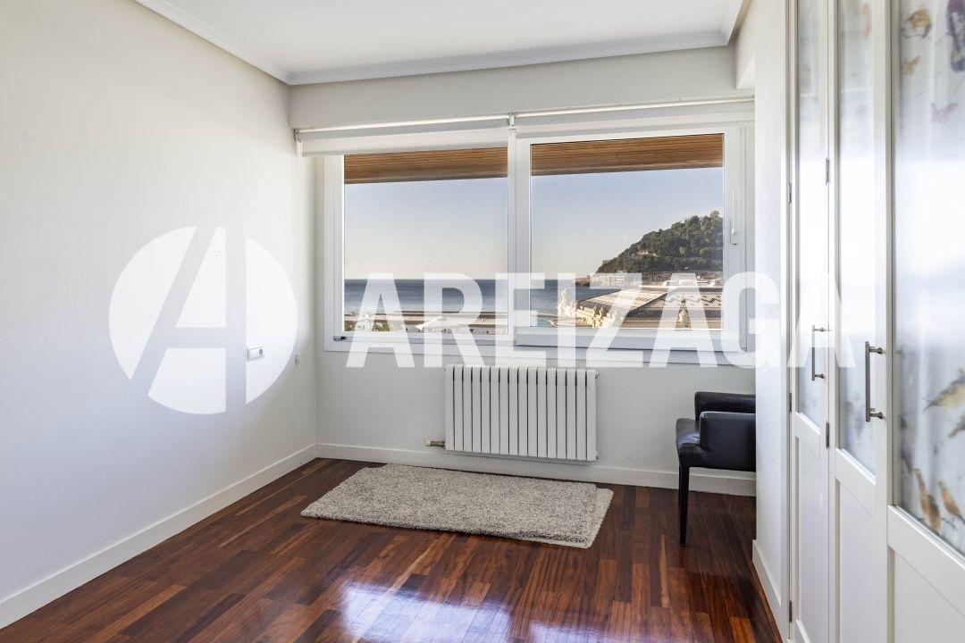Flat for Sale in San Sebastián