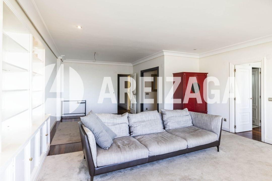 Flat for Sale in San Sebastián