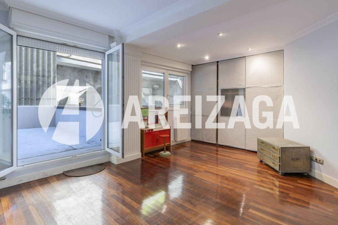 Flat for Sale in San Sebastián