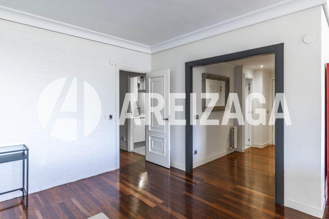 Flat for Sale in San Sebastián