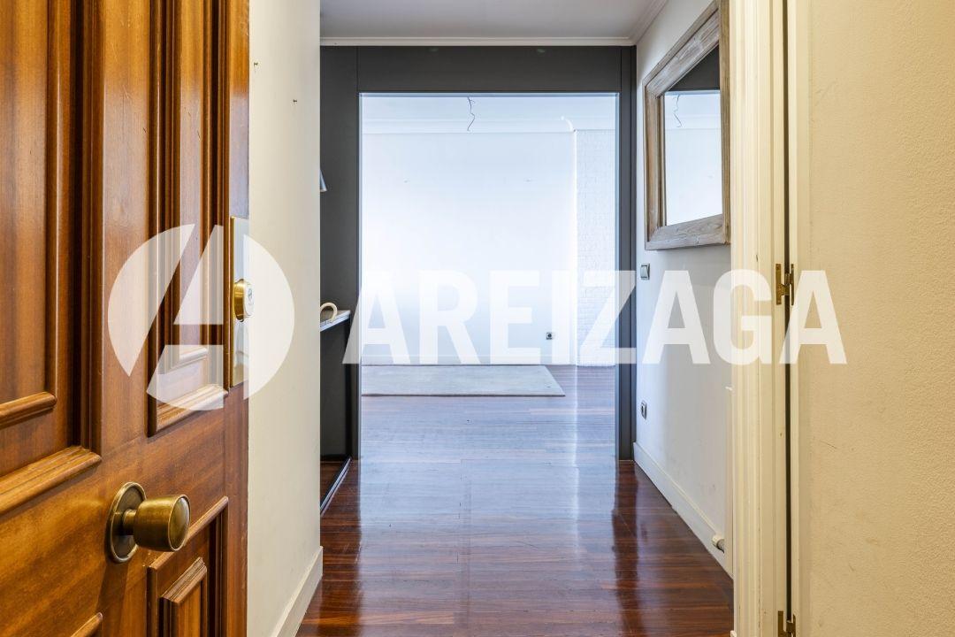 Flat for Sale in San Sebastián