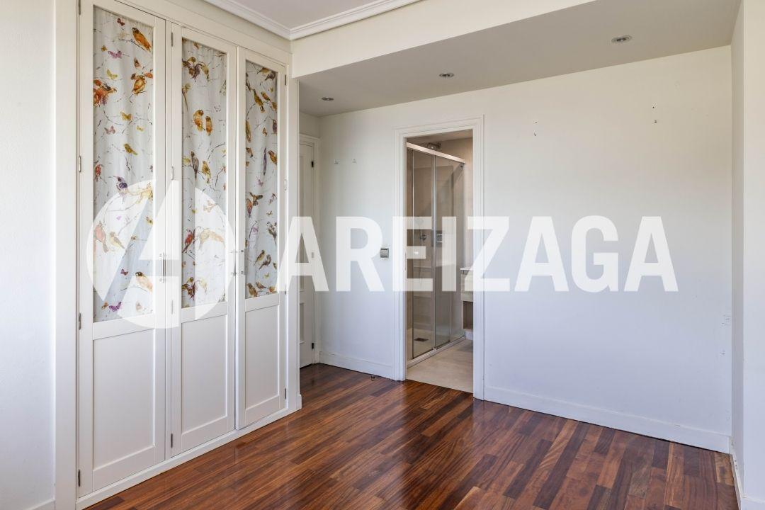 Flat for Sale in San Sebastián