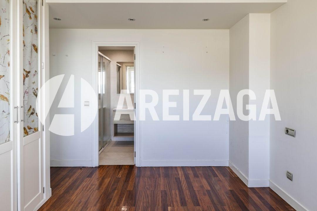 Flat for Sale in San Sebastián