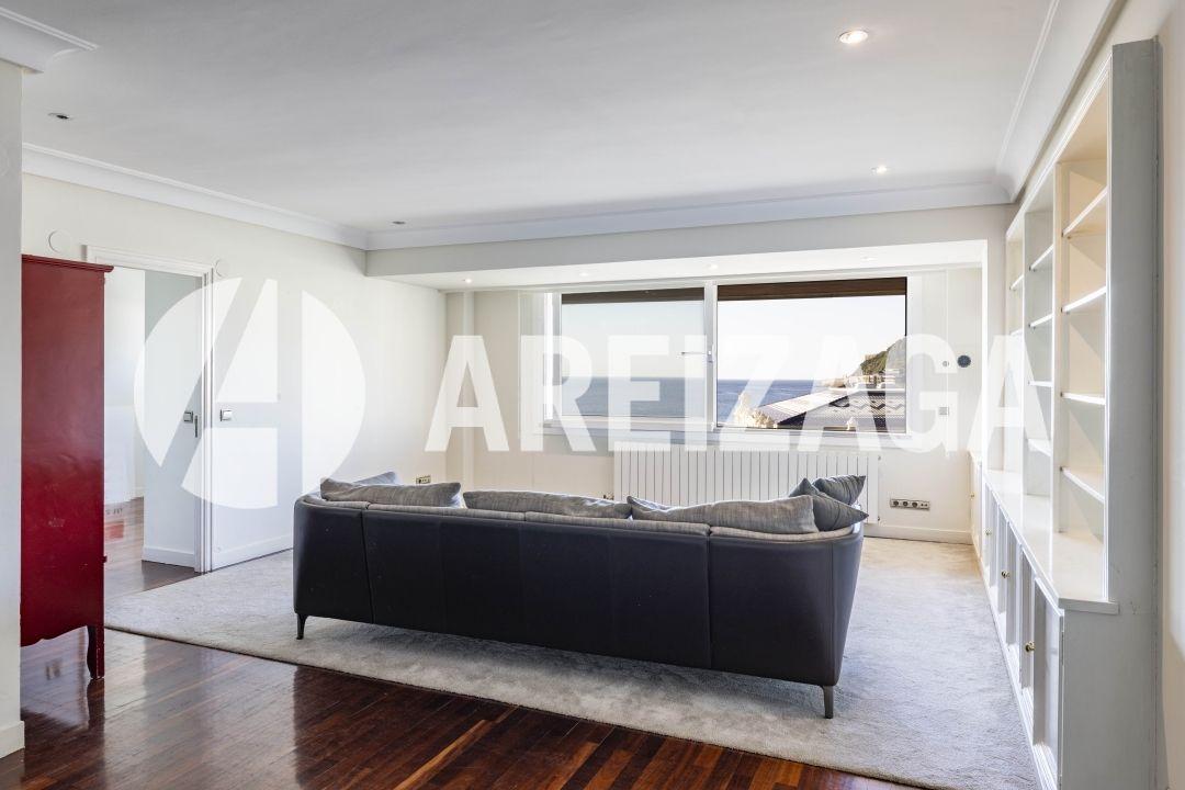 Flat for Sale in San Sebastián