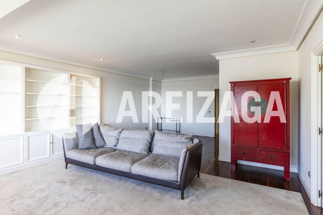 Flat for Sale in San Sebastián