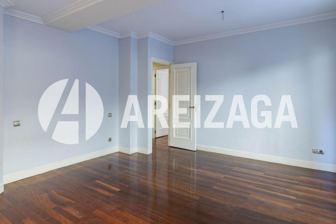 Flat for Sale in San Sebastián