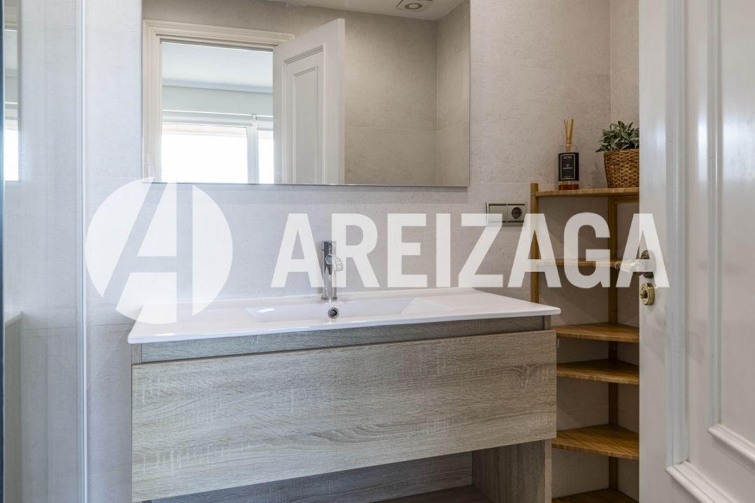 Flat for Sale in San Sebastián