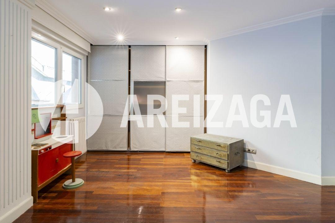 Flat for Sale in San Sebastián