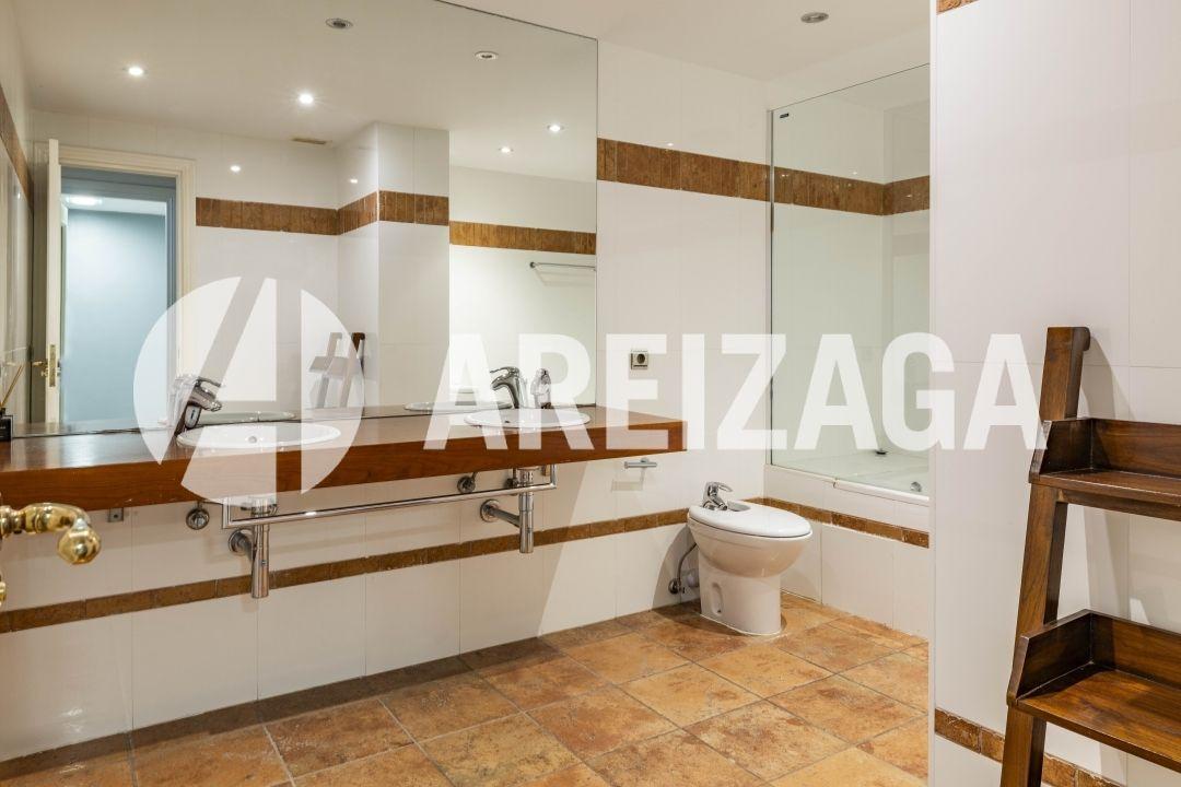 Flat for Sale in San Sebastián