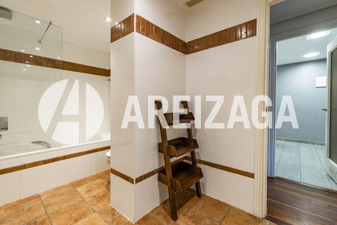 Flat for Sale in San Sebastián