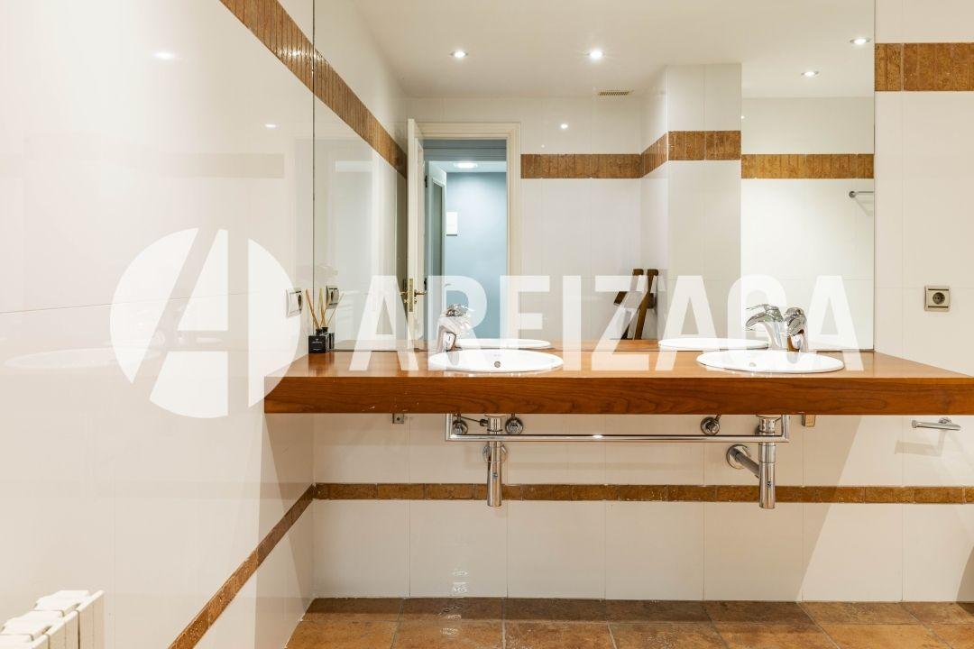 Flat for Sale in San Sebastián