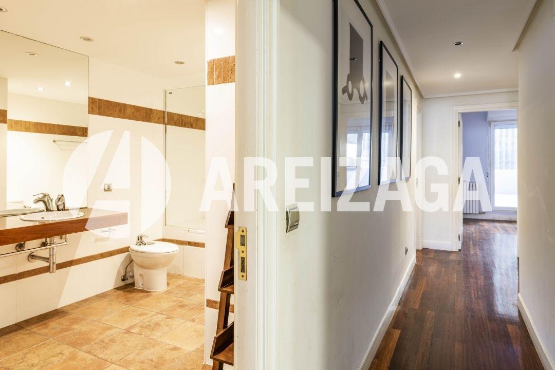 Flat for Sale in San Sebastián