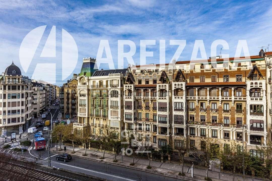 Flat for Sale in San Sebastián