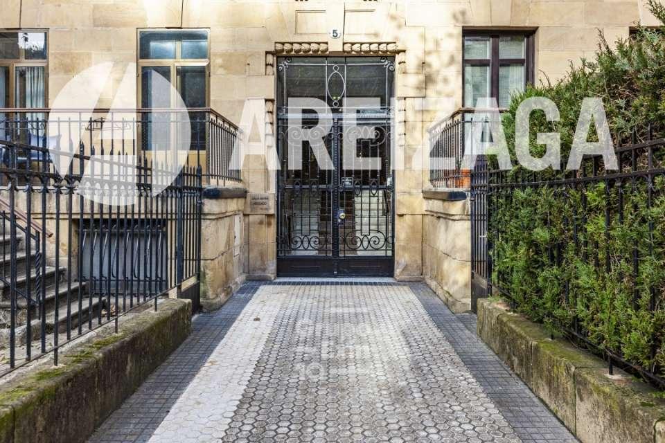 Flat for Sale in San Sebastián
