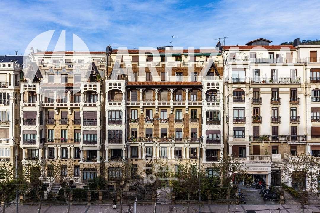 Flat for Sale in San Sebastián