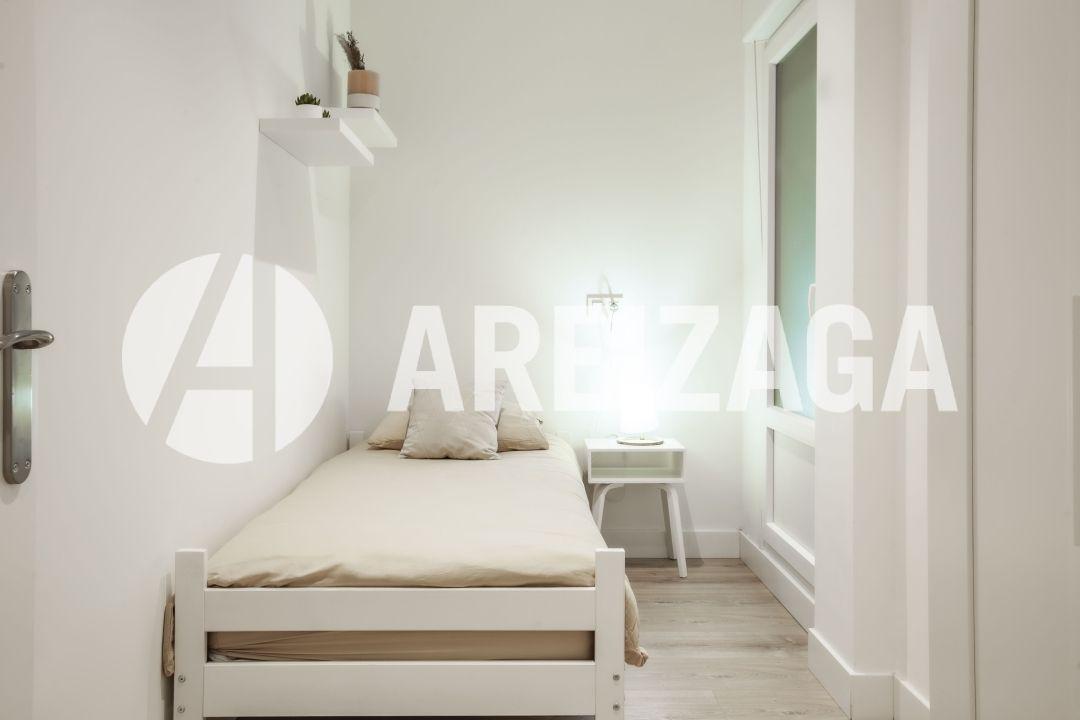 Flat for Sale in San Sebastián