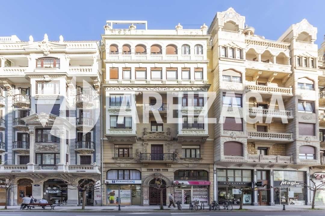 Flat for Sale in San Sebastián