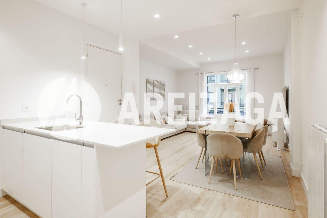 Flat for Sale in San Sebastián