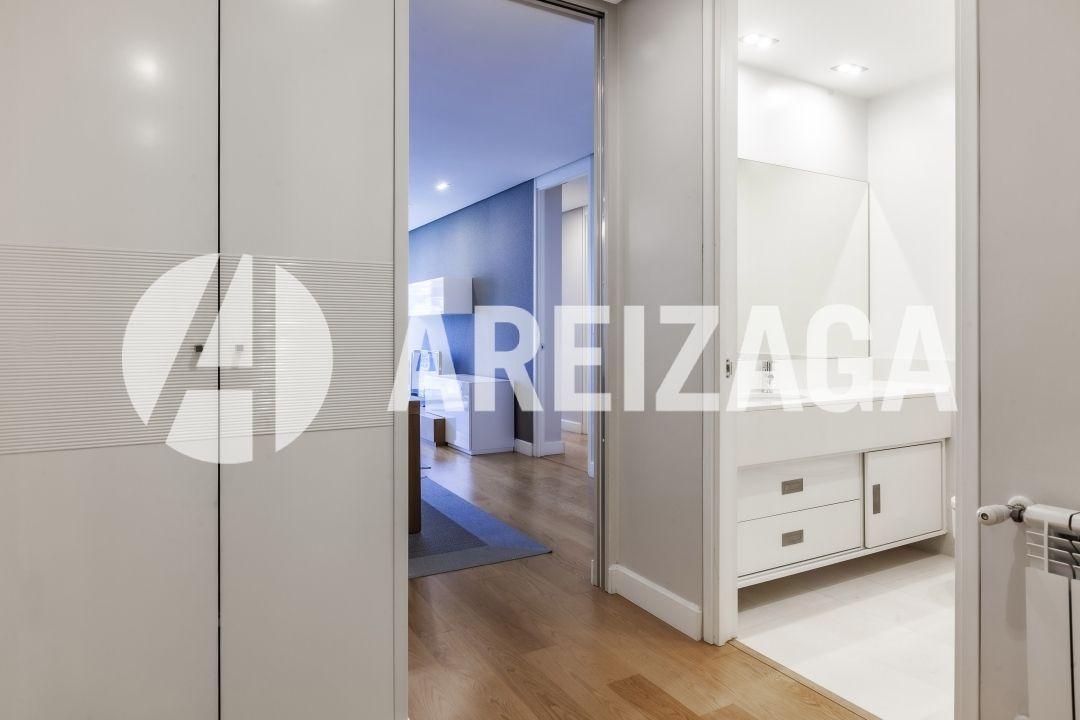 Flat for Sale in San Sebastián