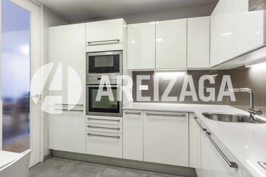 Flat for Sale in San Sebastián