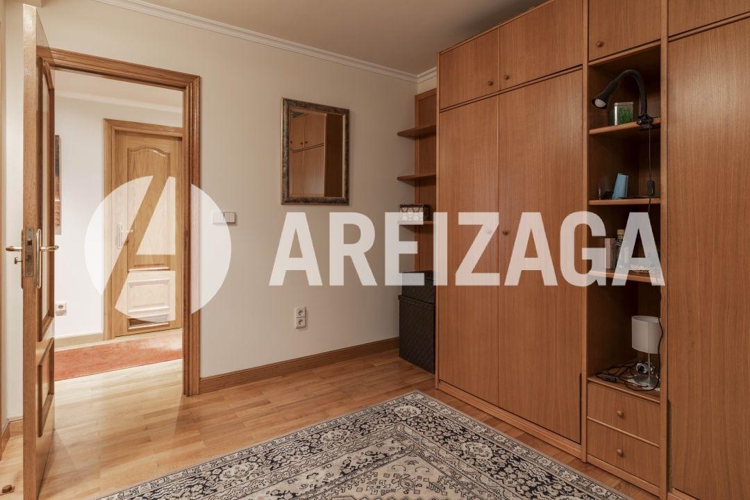 Flat for Sale in San Sebastián