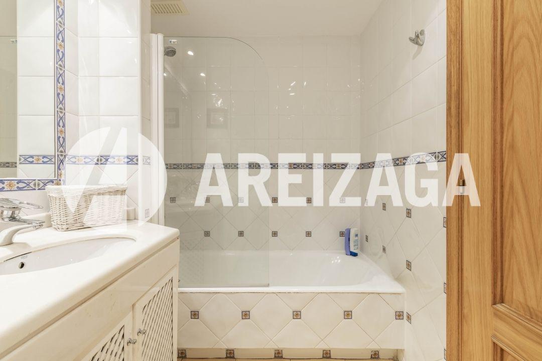Flat for Sale in San Sebastián