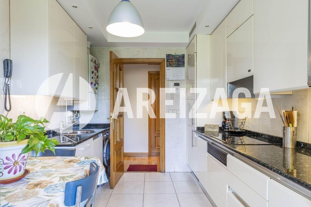 Flat for Sale in San Sebastián
