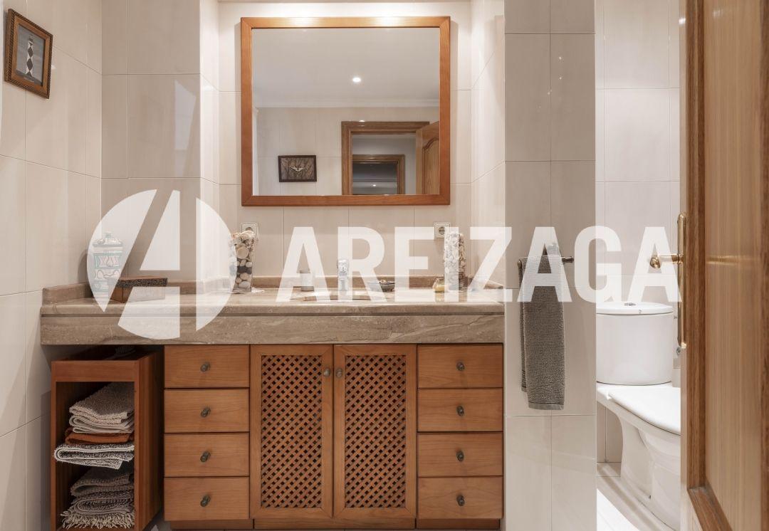Flat for Sale in San Sebastián