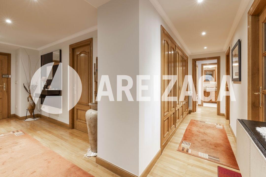 Flat for Sale in San Sebastián