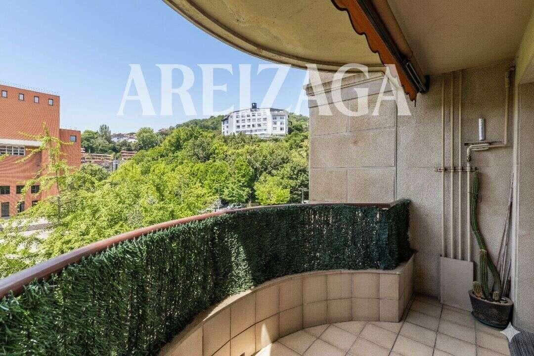 Flat for Sale in San Sebastián