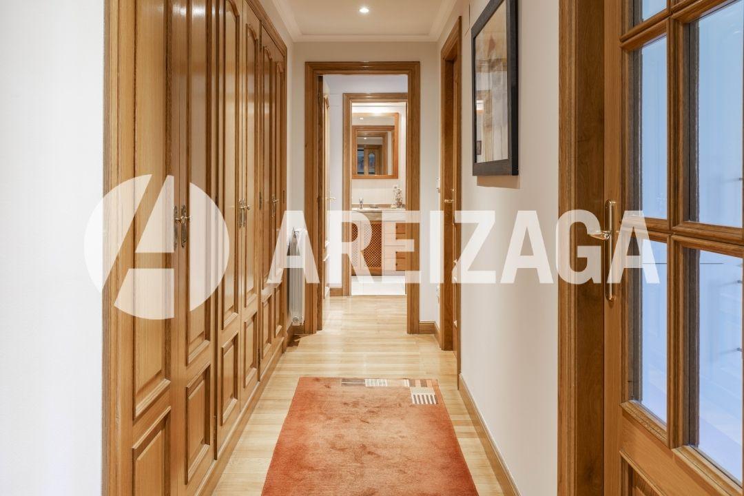 Flat for Sale in San Sebastián