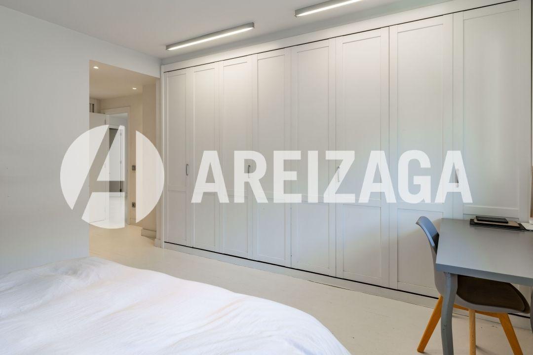 Flat for Sale in San Sebastián