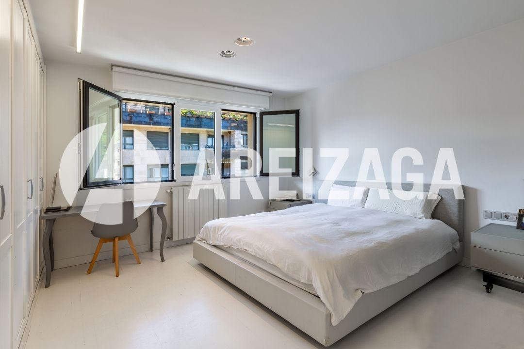 Flat for Sale in San Sebastián