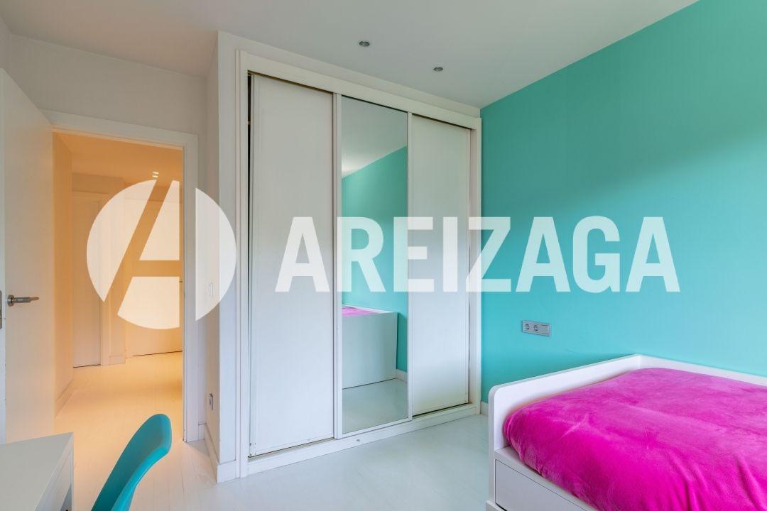 Flat for Sale in San Sebastián