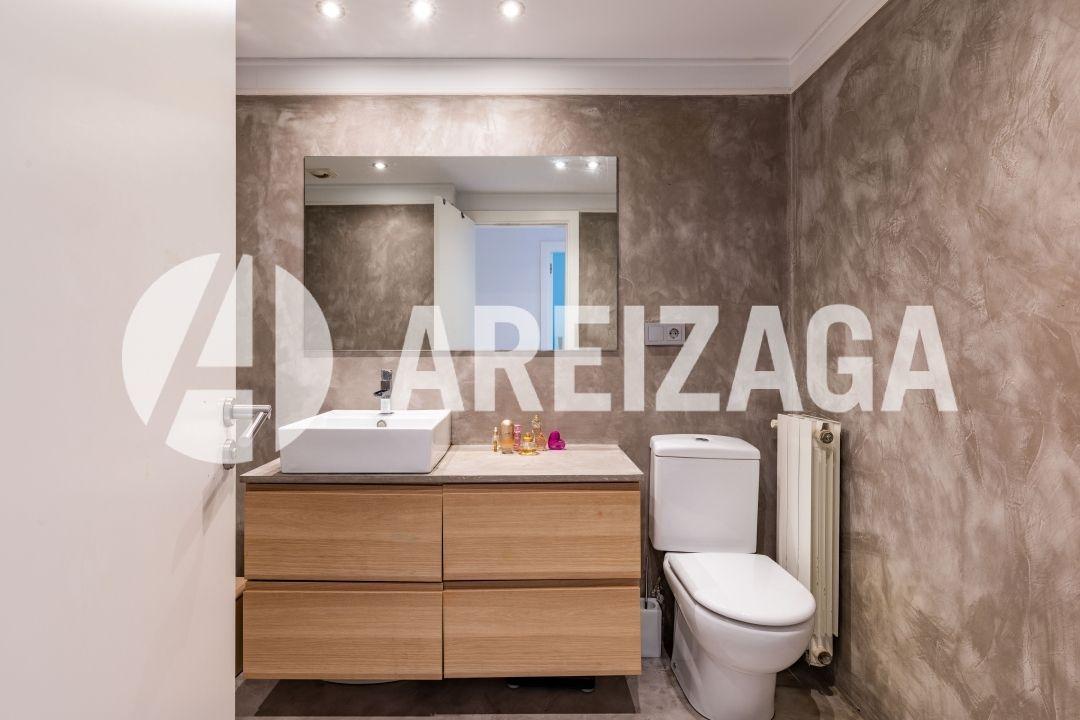 Flat for Sale in San Sebastián