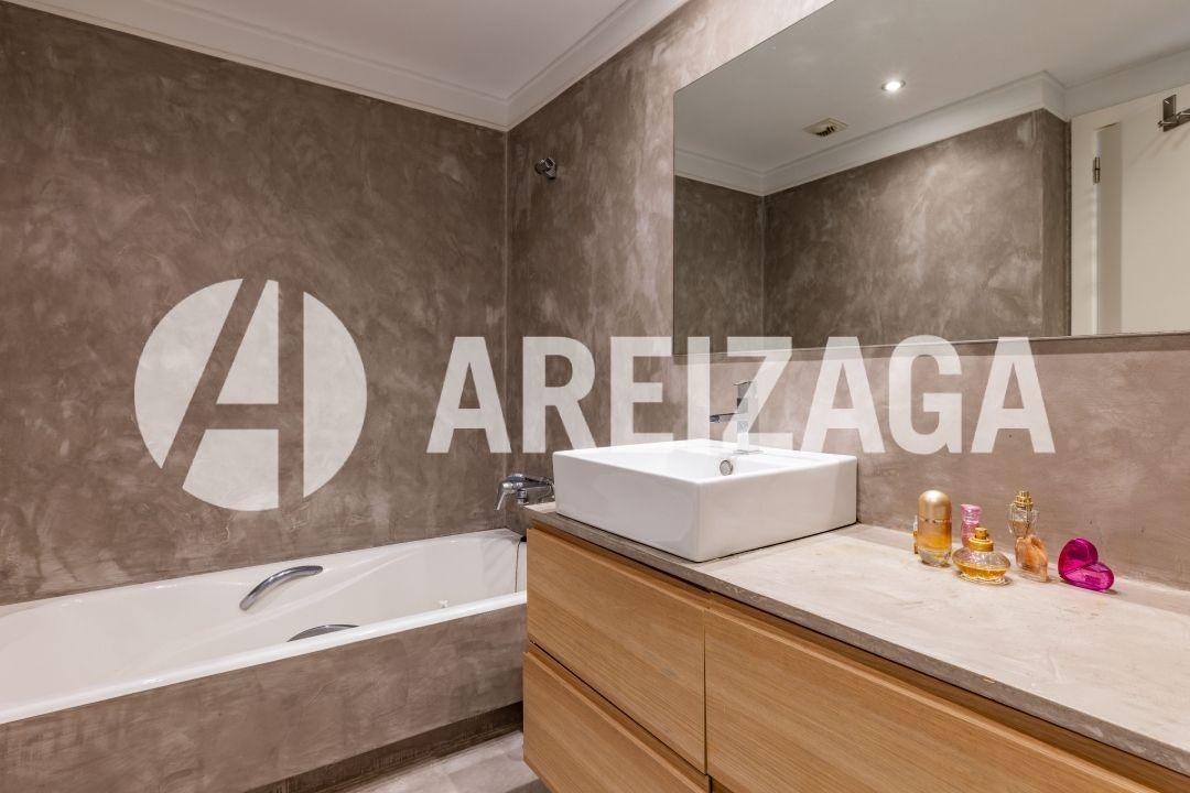 Flat for Sale in San Sebastián