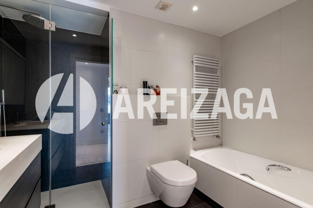 Flat for Sale in San Sebastián