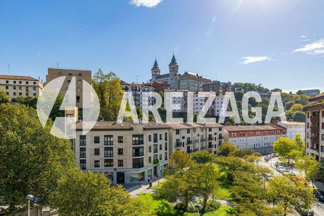 Flat for Sale in San Sebastián