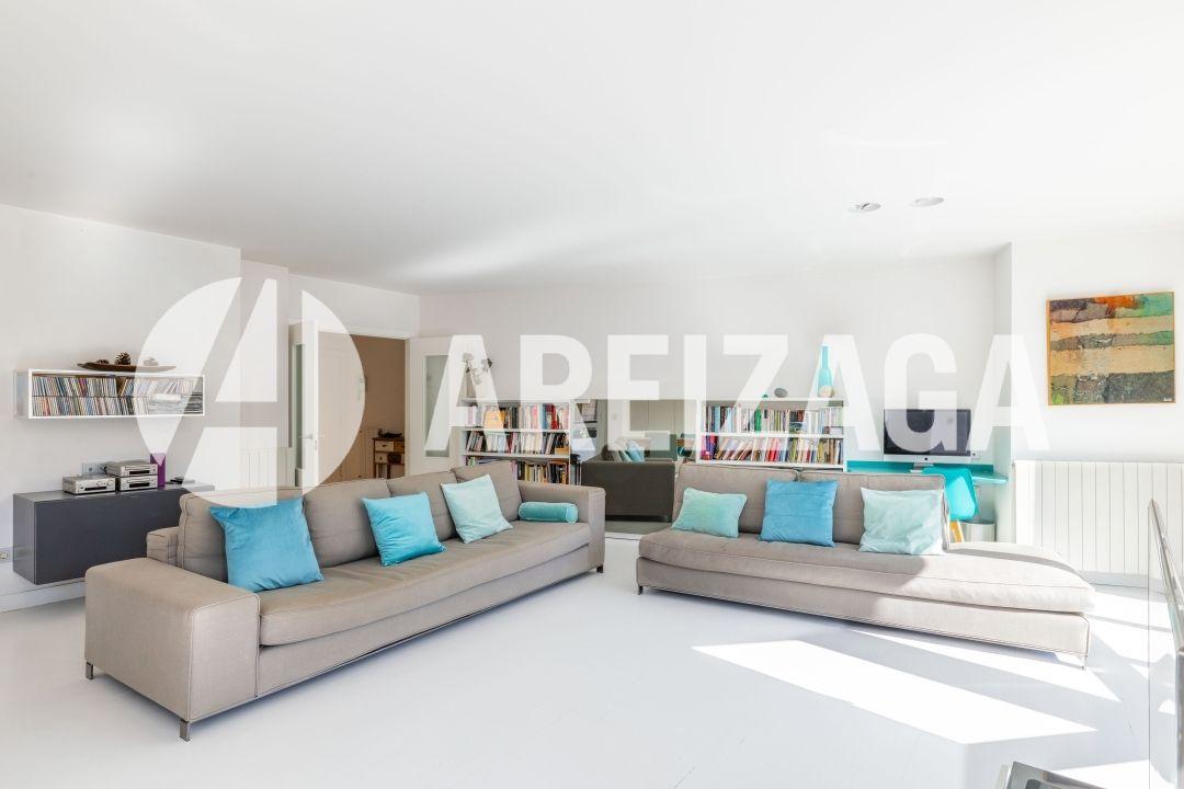 Flat for Sale in San Sebastián